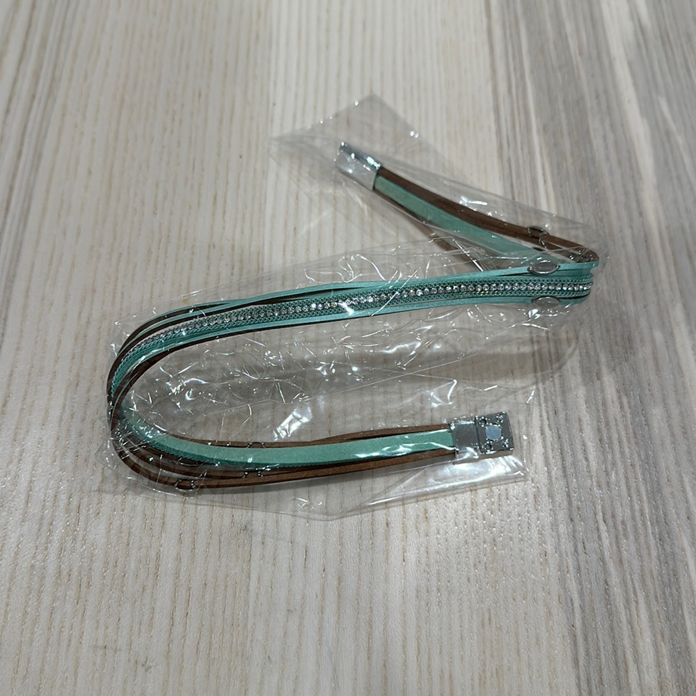 Sea foam blue-green leather bracelet with silver and crystal accents - Picture 4 of 4